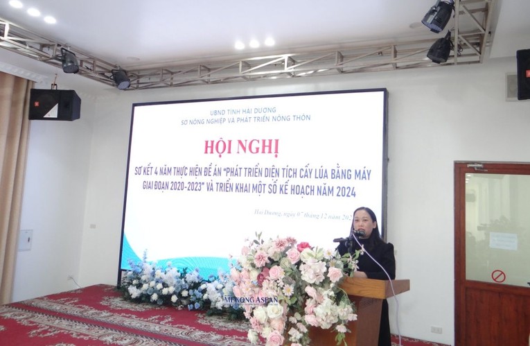 B&agrave; Lương Thị Kiểm, Ph&oacute; Gi&aacute;m đốc Sở N&ocirc;ng nghiệp v&agrave; Ph&aacute;t triển n&ocirc;ng th&ocirc;n tỉnh Hải Dương ph&aacute;t biểu tại hội nghị.