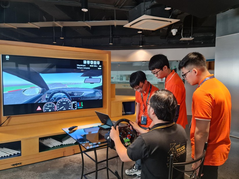 FPT Automotive c&oacute; lợi thế hơn 4.000 kỹ sư v&agrave; chuy&ecirc;n gia trong lĩnh vực phần mềm &ocirc; t&ocirc;.