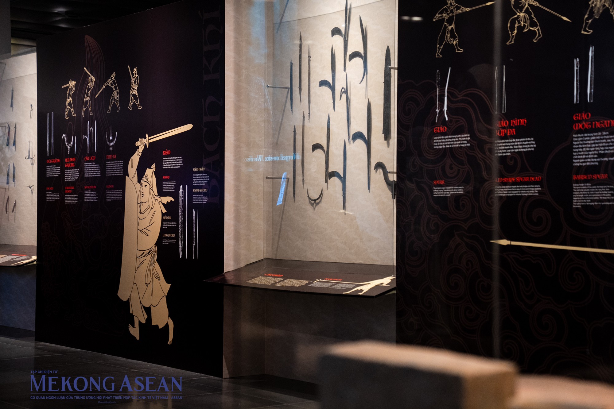 C&acirc;u li&ecirc;m được sử dụng nhiều trong thủy chiến hoặc chiến đấu tr&ecirc;n lưng voi, nhằm tăng sức ph&ograve;ng thủ. Khả năng s&aacute;t thương của ch&uacute;ng cũng cao hơn c&aacute;c loại vũ kh&iacute; kh&aacute;c, bởi ch&uacute;ng c&oacute; thể vừa đ&acirc;m, vừa m&oacute;c. Loại binh kh&iacute; n&agrave;y được qu&acirc;n đội nh&agrave; L&ecirc; sử dụng phổ biến v&agrave; cũng cho thấy giai đoạn n&agrave;y, thủy qu&acirc;n rất được ch&uacute; trọng đ&agrave;o tạo.