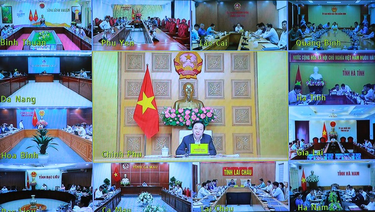 L&atilde;nh đạo c&aacute;c địa phương c&ugrave;ng Bộ C&ocirc;ng Thương trao đổi cụ thể về phương &aacute;n xử l&yacute; đối với c&aacute;c dự &aacute;n nguồn điện vượt c&ocirc;ng suất, chưa đ&aacute;p ứng y&ecirc;u cầu, ti&ecirc;u ch&iacute; thực hiện. Nguồn: VGP.