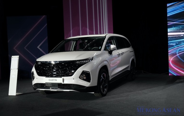 Mẫu xe Hyundai Custin.