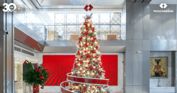 Techcombank làm sáng không gian với trang trí Giáng sinh ấn tượng