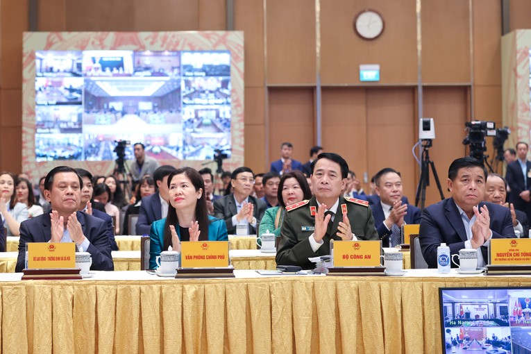 L&atilde;nh đạo nhiều bộ, ng&agrave;nh Trung ương dự hội nghị Thủ tướng Ch&iacute;nh phủ đối thoại với n&ocirc;ng d&acirc;n - Ảnh: VGP