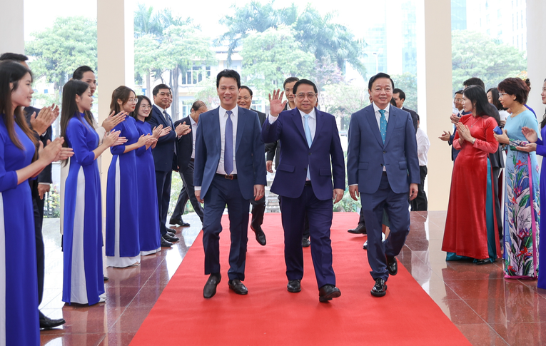 Hội nghị c&oacute; sự tham dự của Thủ tướng Phạm Minh Ch&iacute;nh, Ph&oacute; Thủ tướng Trần Hồng H&agrave;, Bộ trưởng Bộ T&agrave;i nguy&ecirc;n v&agrave; M&ocirc;i trường Đặng Quốc Kh&aacute;nh, l&atilde;nh đạo c&aacute;c ban, bộ, ng&agrave;nh, cơ quan Trung ương. Ảnh: VGP